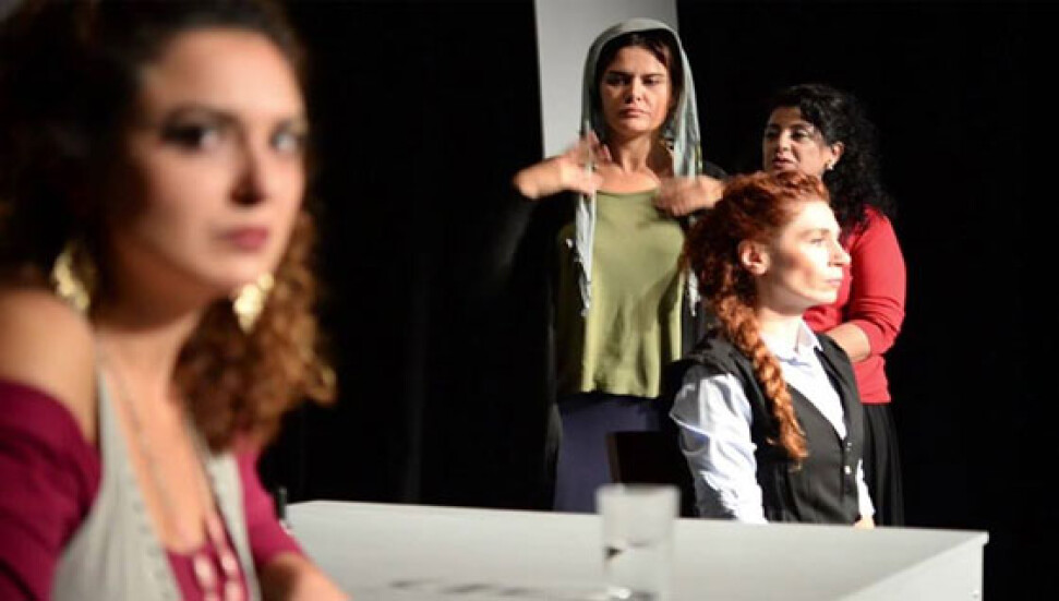 "5 Kadının Hikayesi: Mor" isimli tiyatro oyunu 2 Mart'ta seyirciyle buluşacak