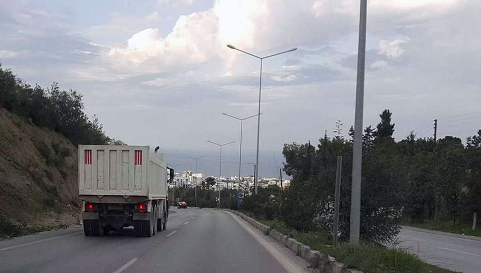 Girne - Lefkoşa Anayolu ağır yüklü kamyonlara açıldı