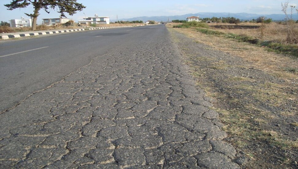15 adet büyük boy, kavşak öncesi bilgi verici tabela yenilendi
