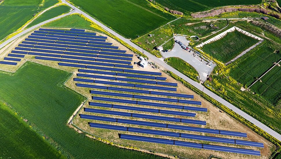 AKEL, tarım arazilerine güneş parkı yasağı için öneri sundu