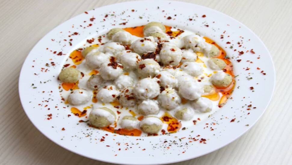 Ekonomik ana yemek: Yoğurtlu Bulgur Köftesi