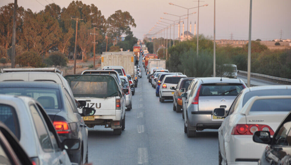 Halil Hızal: “Diğer ilçelere kaçışları nasıl engelleyeceksiniz? Salgını tüm ülkeye yayacaksınız!”