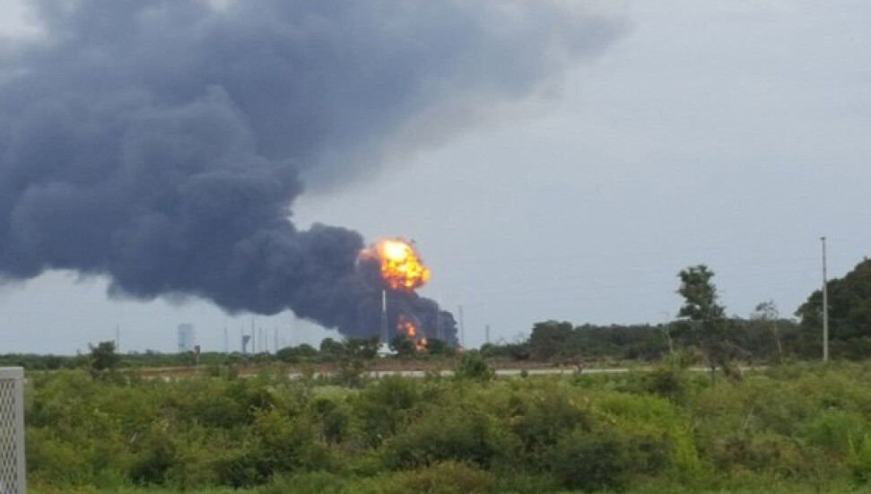 SpaceX Falcon 9 roketi fırlatma işlemi sırasında patladı