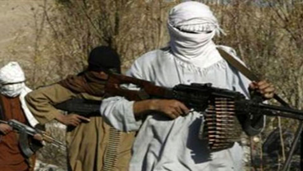 джихадист джон отрезает голову. террорист по другому. мимика террориста. террорист по другому. террорист с пистолетом.