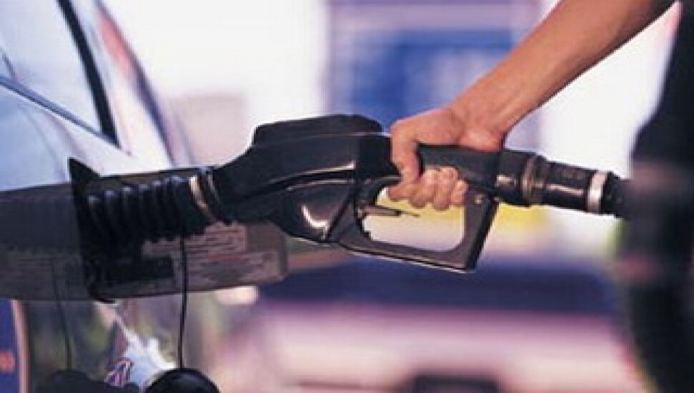 Akaryakıta yine zam