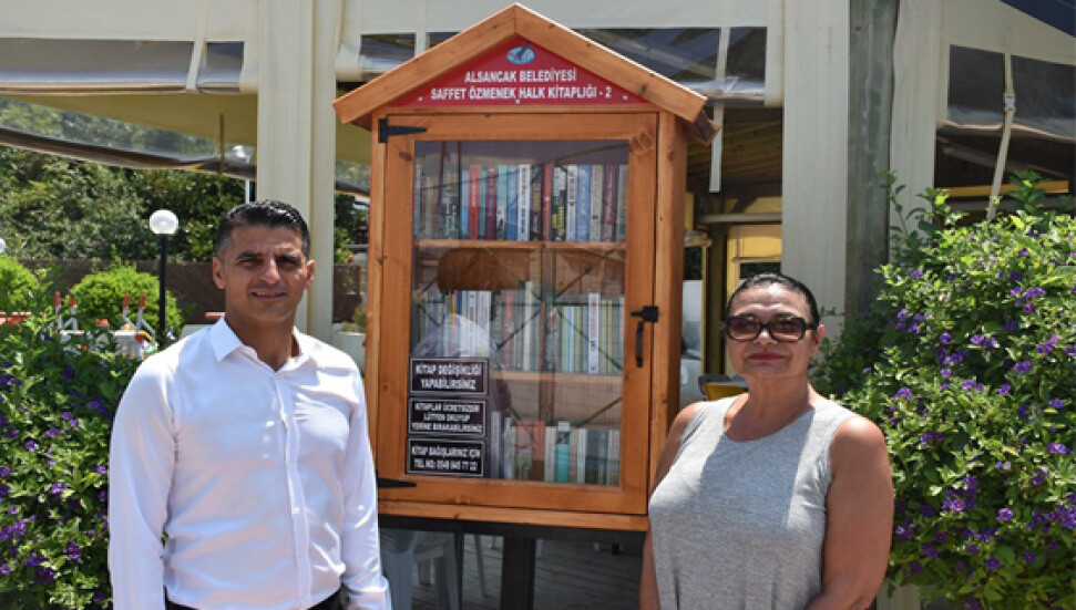 Alsancak Belediyesi, 4 farklı noktaya &#039;halk kitaplığı&#039; yerleştirdi