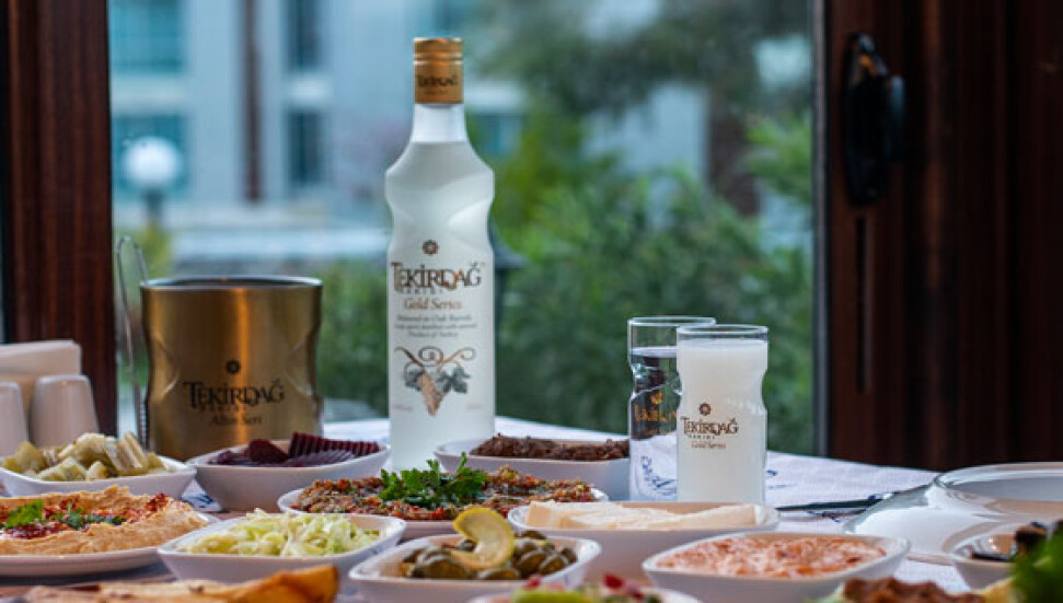 Altın Kadeh Meyhaneleri dopdolu eğlencesi ile Girnede