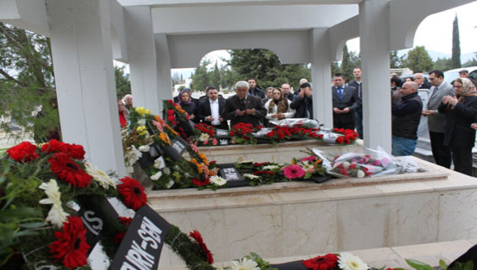 Merhum Sendikacılar Necati Taşkın, Erdoğan Sonsal ve Artemel Karal kabirleri başında anıldı