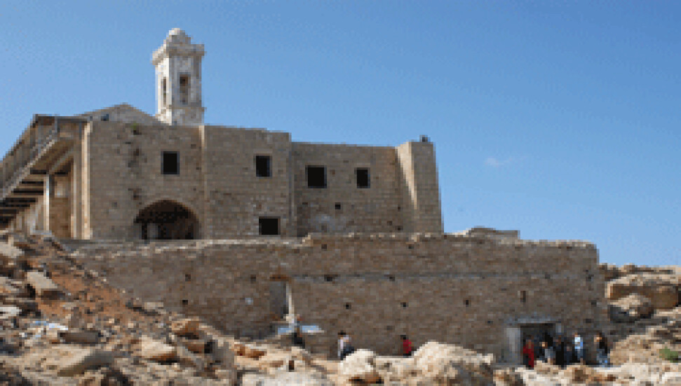 "Rum papazlar, Apostolos Andreas manastırındaki sahabe mezarını yok etti"