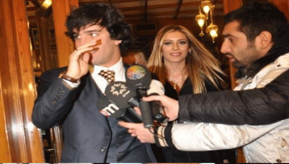 Arda Turan ile Sinem Kobal nişanlandı