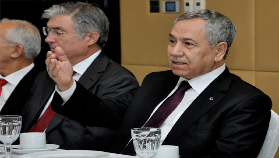 Arınç, Kıbrıs Türk basını temsilcileriyle kahvaltıda bir araya geldi