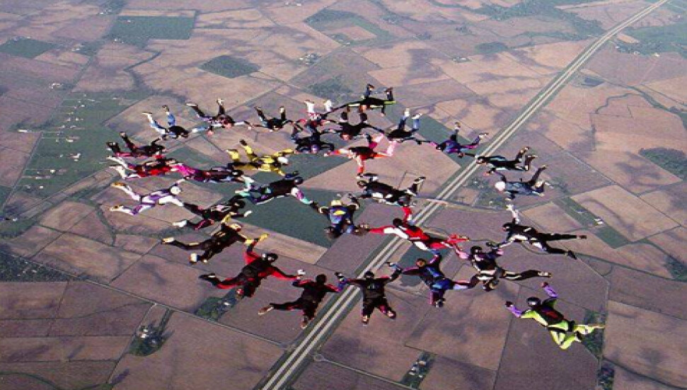 Cumhuriyet Bayramı için paraşütlü rekor denemesi