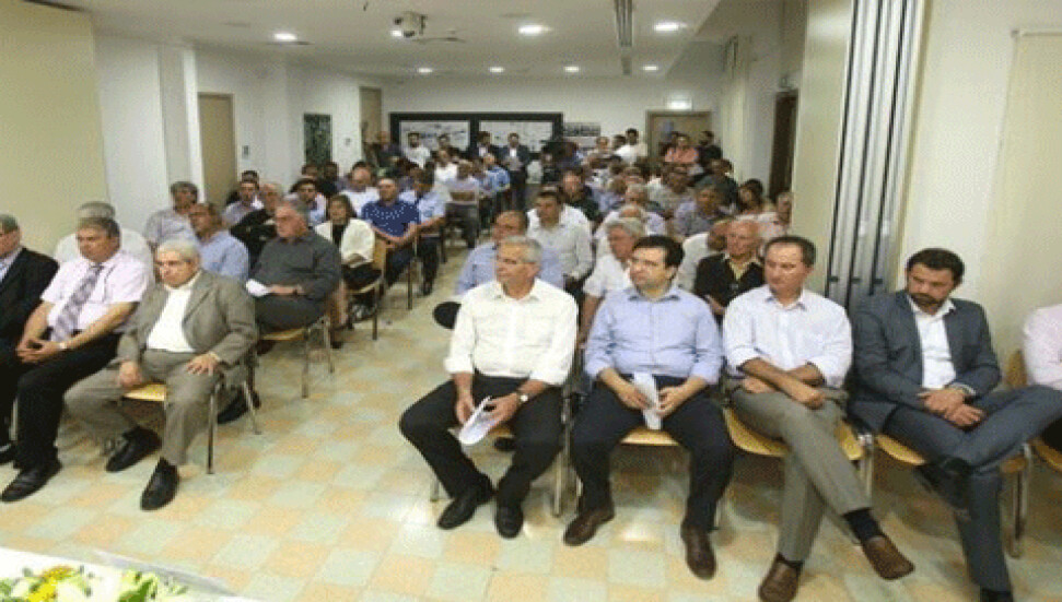 AKEL'den birleşmeye destek