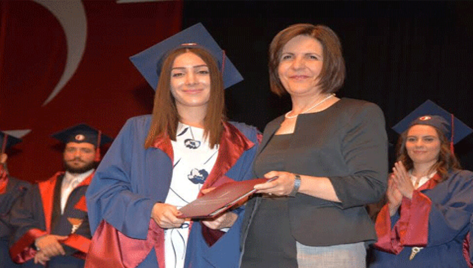 Yakın Doğu Üniversitesi Tıp Fakültesi 2. Dönem mezunlarını verdi