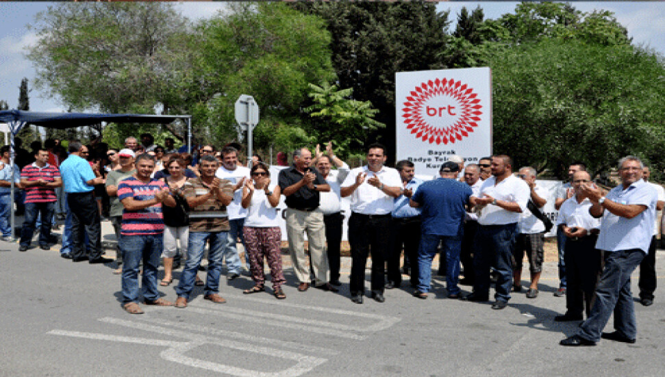 Bay-Sen, BRTK önünde eylem yaptı!