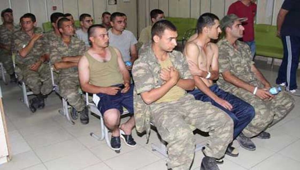 Manisa'da gıda zehirlenmesi geçiren 731 asker için Manisa Valisi ve Bakan Işık'tan açıklama