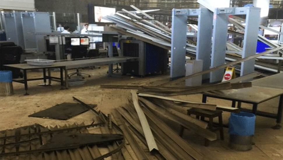 Atatürk Havalimanı'nda asma tavan çöktü: 3 yaralı!