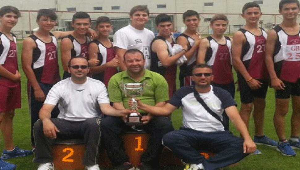 Yakın Doğu Koleji Türkiye atletizm şampiyonu oldu