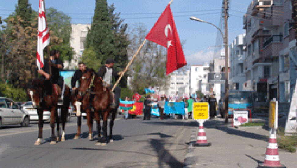 Dereboyu'nu atlılar 'bastı', spor ambargoları protesto edildi