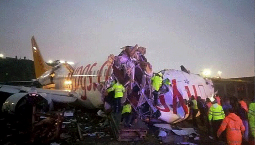 “Üç parçaya ayrılan uçakta üç kişi hayatını kaybetti, 179 kişi yaralandı”