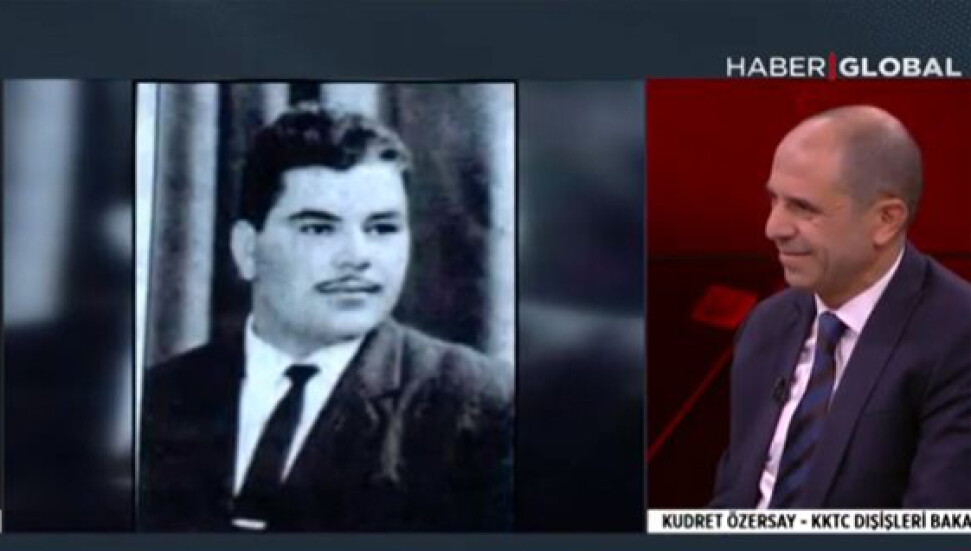 Babasının fotoğrafını ekranda gören Özersay, duygu dolu anlar yaşadı