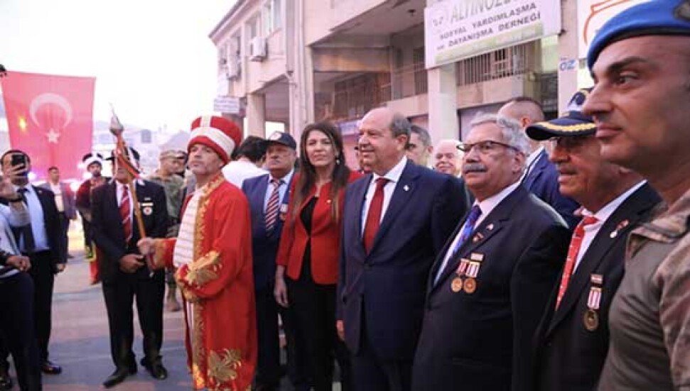 Başbakan Tatar Hatay'da Kıbrıs ve Kore Gazileri Derneği ile Muharip Gaziler Derneği Hatay Şubesi'ni ziyaret etti