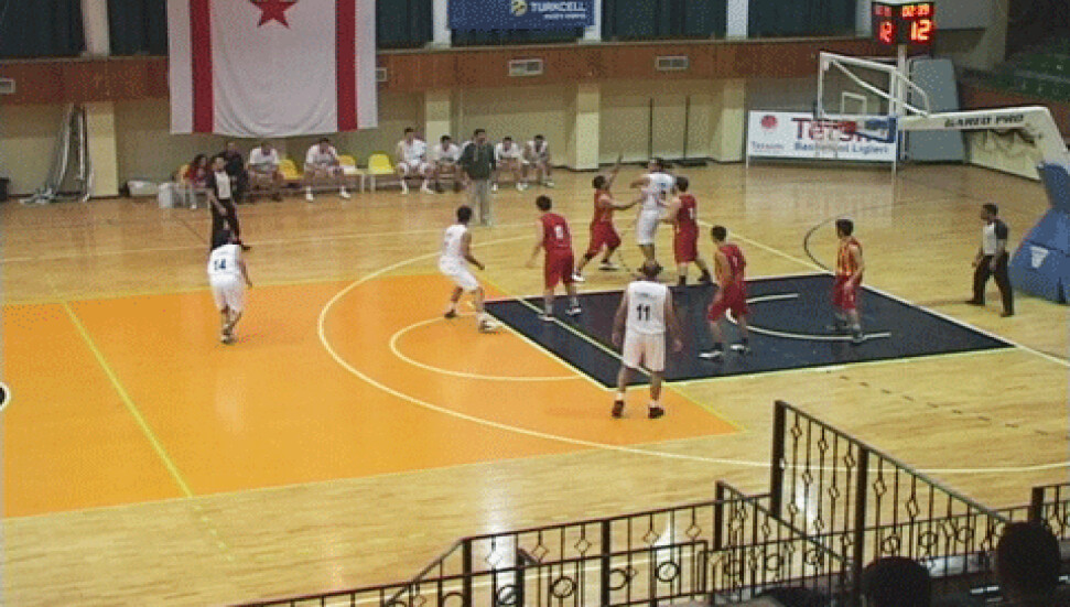 Büyük erkekler basketbolda YDÜ Çetinkaya'yı 59-45 mağlup etti