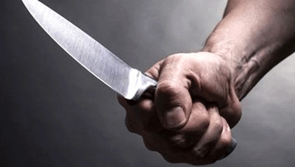 17 yaşındaki genç sokak ortasında bir kadını sırtından sekiz kez bıçakladı!