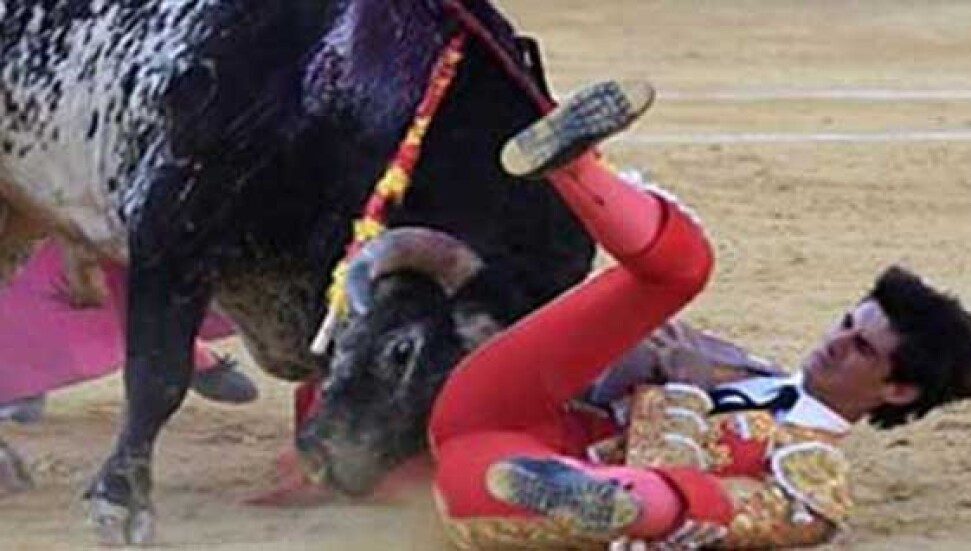 İspanya'da boğa, matadoru öldürdü