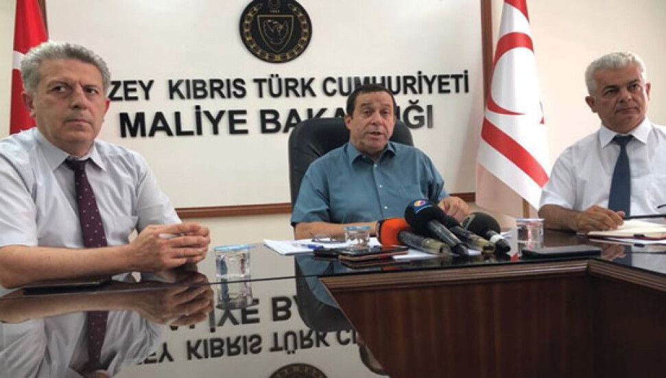 "Bu geceden itibaren 10'ar kuruş benzine, 5 kuruş mazota, 10 kuruş da gazyağına zam geliyor!"