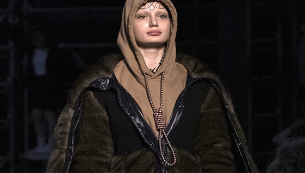 Burberry tasarımında idam düğümü tartışması