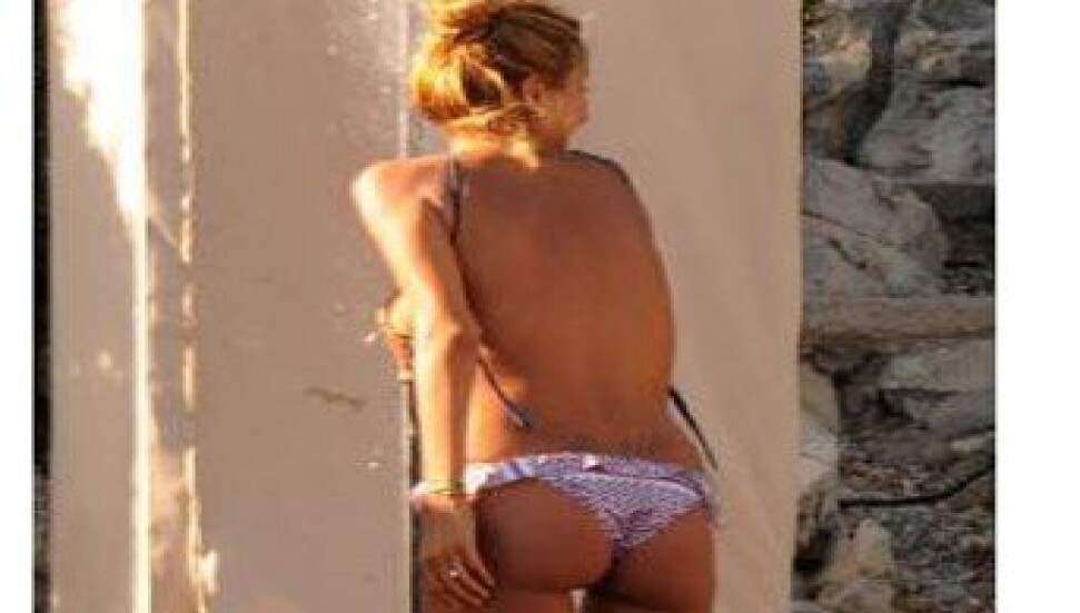 Bikinisi küçük geldi  