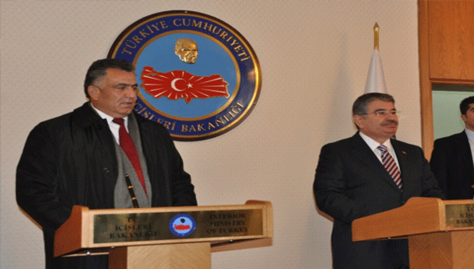 Çavuşoğlu, TC İçişleri Bakanı İdris Naim Şahin ile görüştü