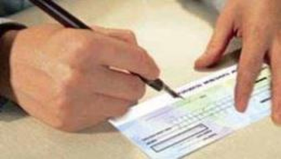 Mustafa Bayırlı'ya ait kilitsiz araçtan çek yaprakları çalındı