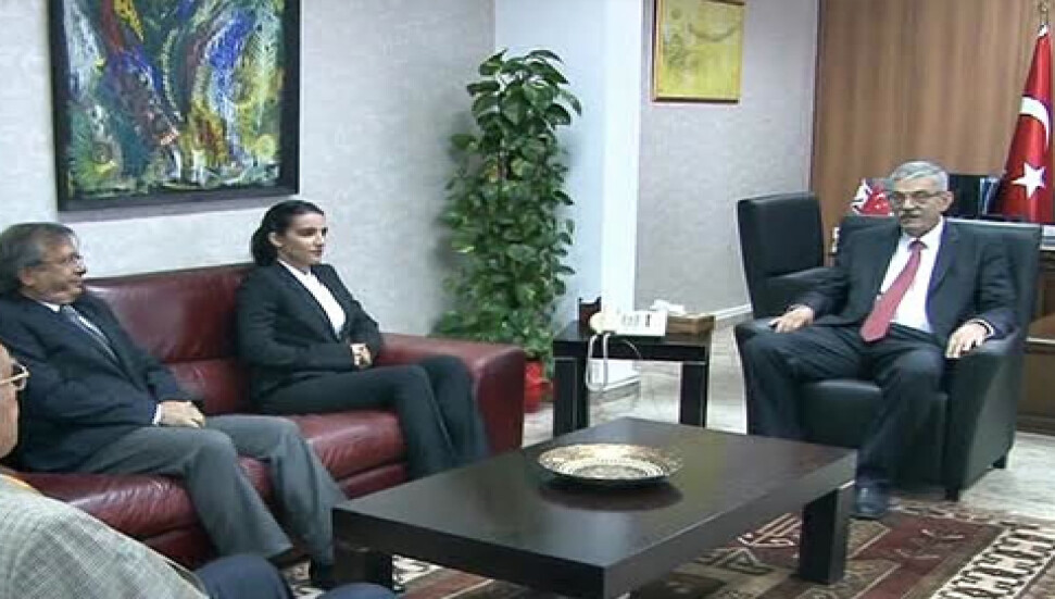 Girne  Üniversitesi Kurucu Rektörü Cemre Günsel Haskasap Başbakan Kalyoncuya projelerini anlattı