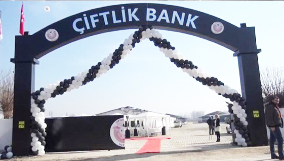 Çiftlik Bank mağdurları çiftliği bastı