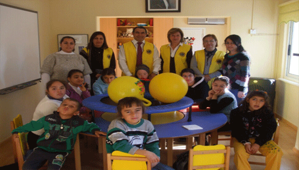 Lefke Merkez Lions Kulübü çocukları sevindirdi