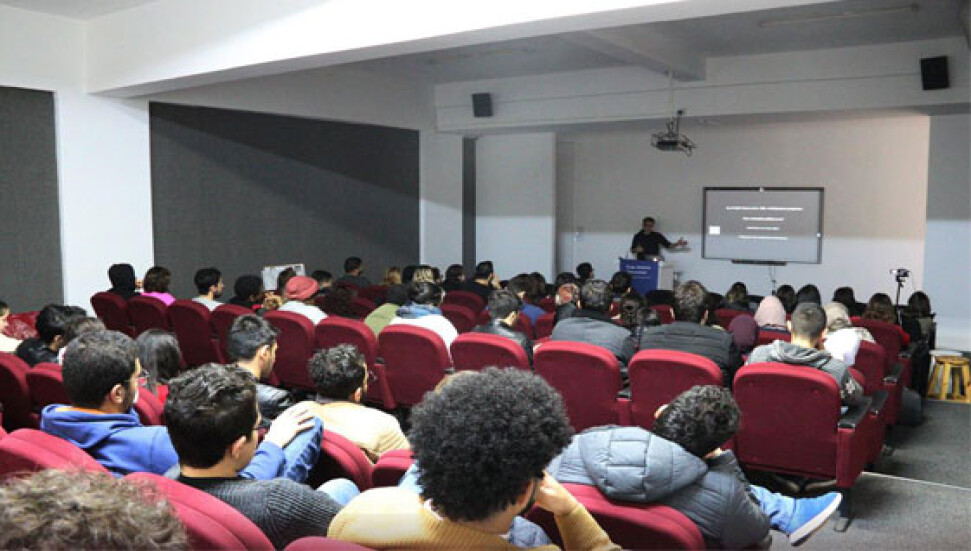 DAÜ Mimarlık Fakültesinde tasarla ve yap temalı seminer düzenlendi