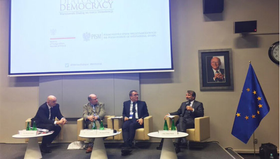 DAÜlü akademisyen Prof. Dr. Sözen Varşova Demokrasi için Diyalog 2018 Konferansında konuşma yaptı