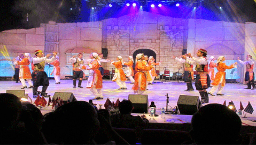 Devlet Halk Dansları Topluluğu Bursa'daki yarışmadan üçüncülükle döndü