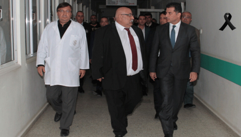 Başbakan Özgürgün, yaralıları hastanede ziyaret etti