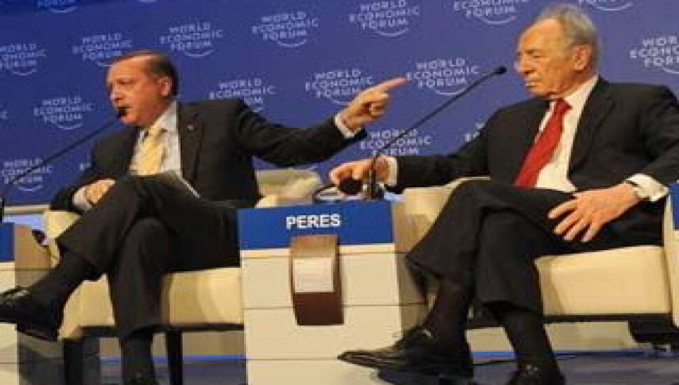 Davos'taki moderatör kendini savundu