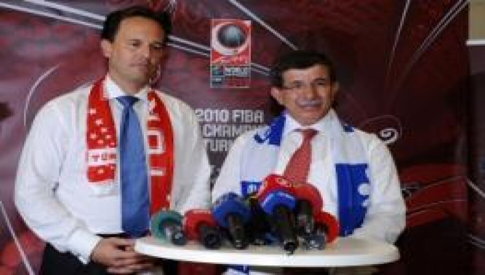 Ahmet Davutoğlu ile Dimitris Druças iftarda bir araya geldi