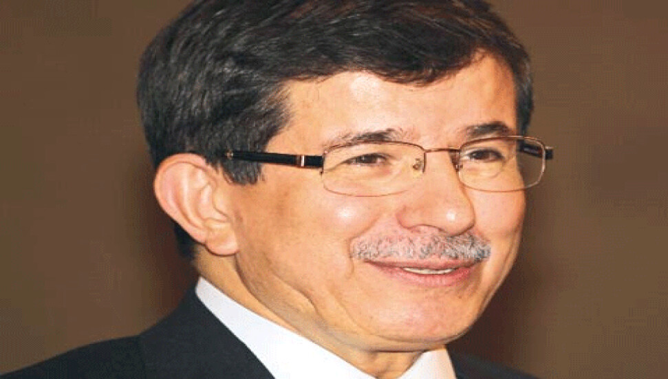 Davutoğlu: Esad çakıl taşı bile atmıyor