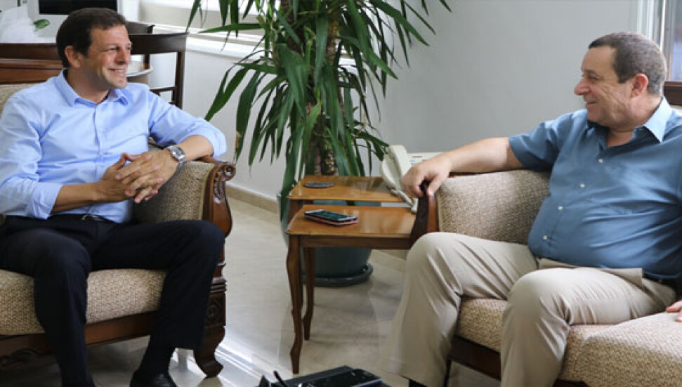 Denktaştan, Esentepe Bağımsız Belediye Başkan Adayı Sinan Güneşe destek