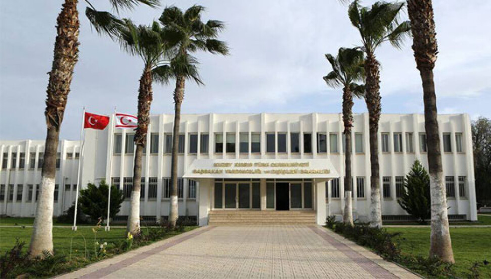 Dışişleri Bakanlığı: "Larnaka'dan ülkemize gelmek isteyen turistler sorgulanıp geri gönderiliyor"