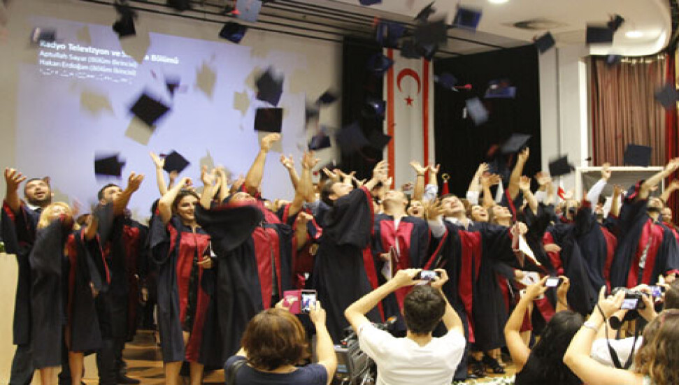 YDÜ 2012-2013 Bahar Dönemi İletişimcilerini törenle uğurladı