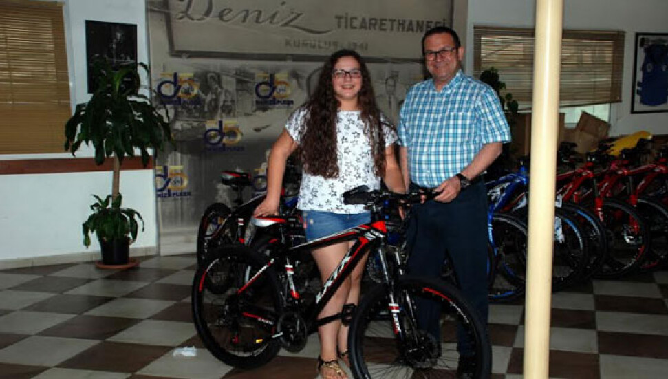Lefkoşa Deniz Plaza bisiklet talihlileri bisikletlerini aldı