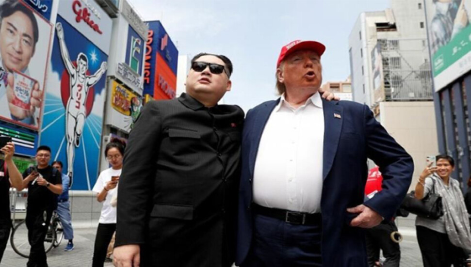 "Donald Trump" ile "Kim Jong-un", Osaka sokaklarında kol kola yürüdü
