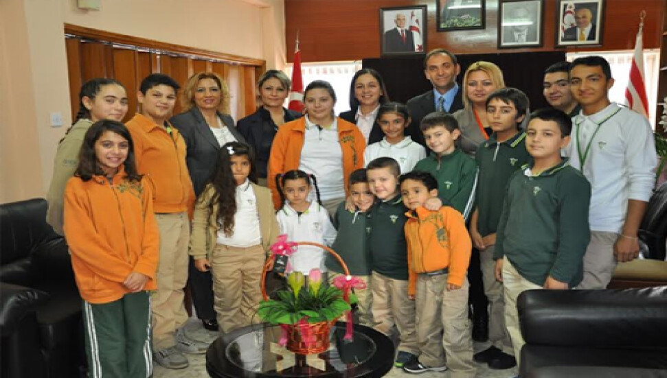 Doğu Akdeniz Doğa Okulları Gazimağusa Kaymakamlığı'na nezaket ziyaretinde bulundu